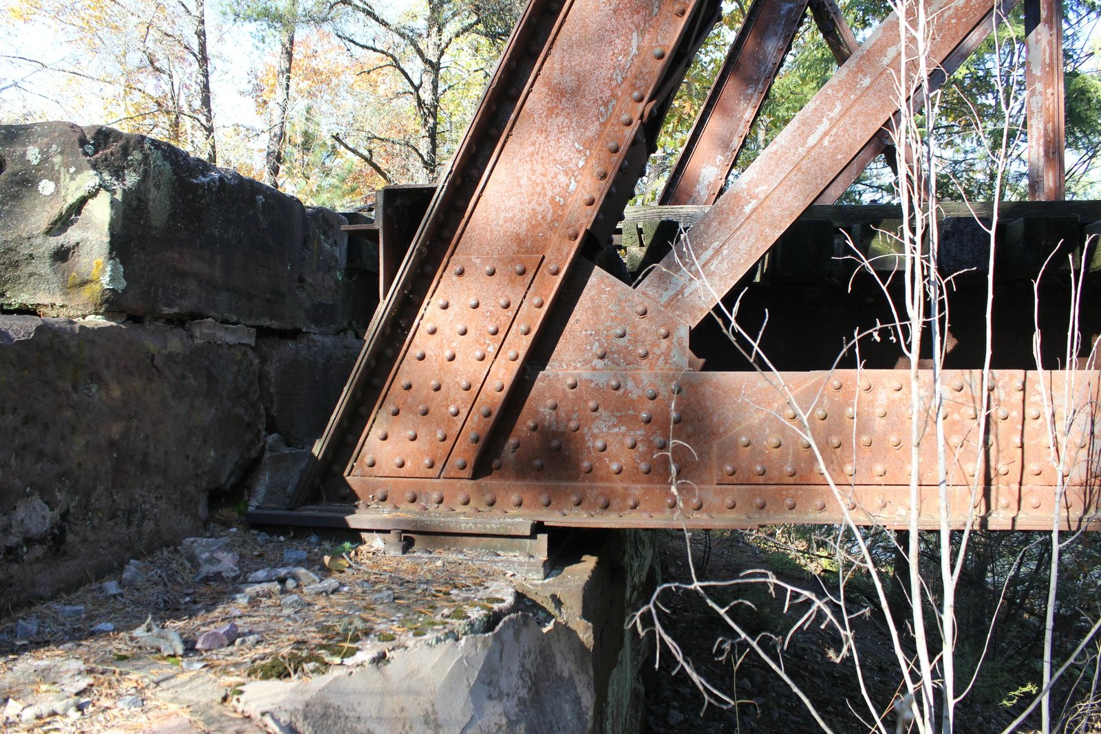 Lower angle connection